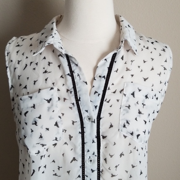 Bird print button up sleeveless blouse - Picture 3 of 8
